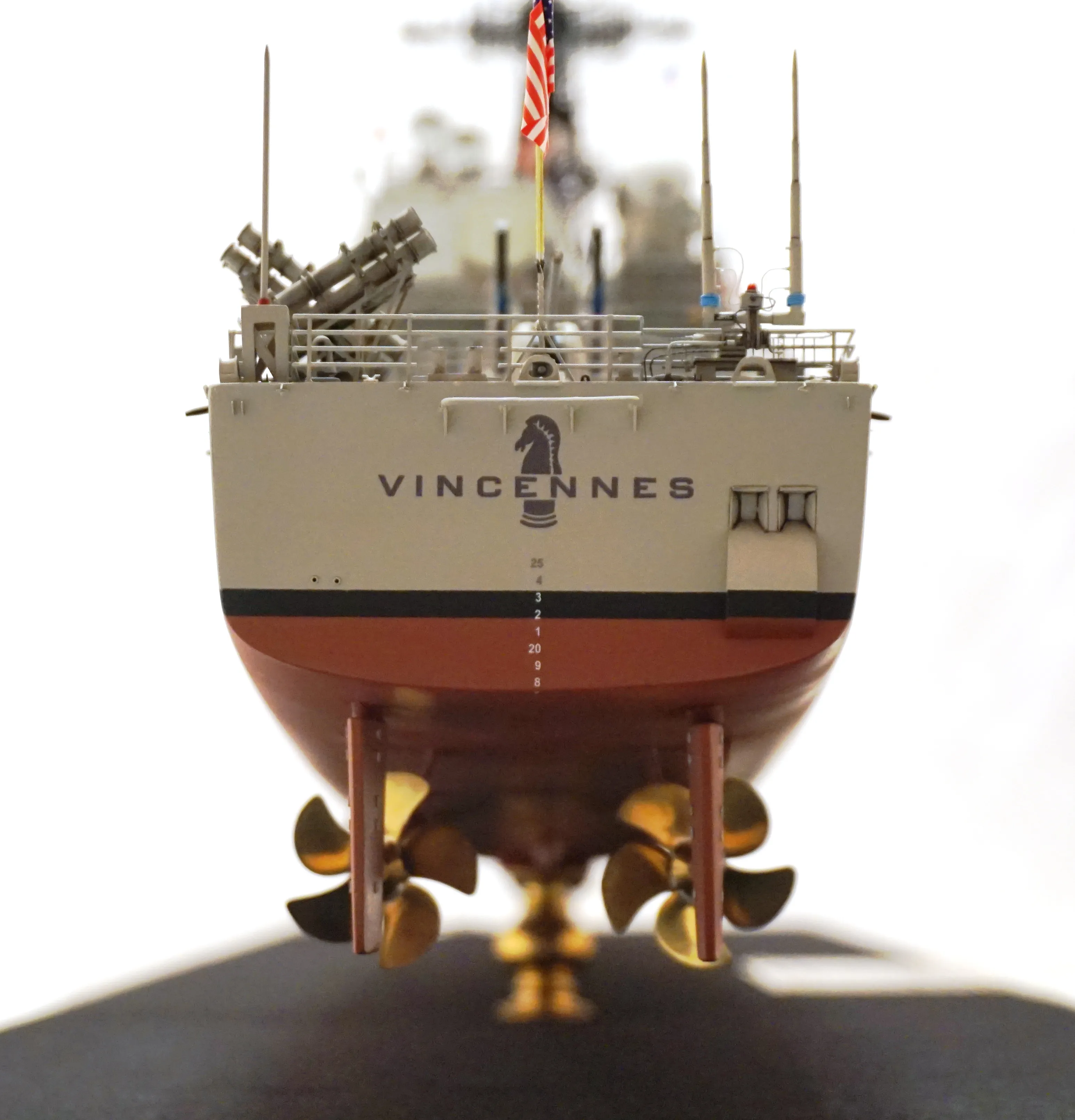 Модель корабля USS Vincennes (CG-49) - Верфь на Столе