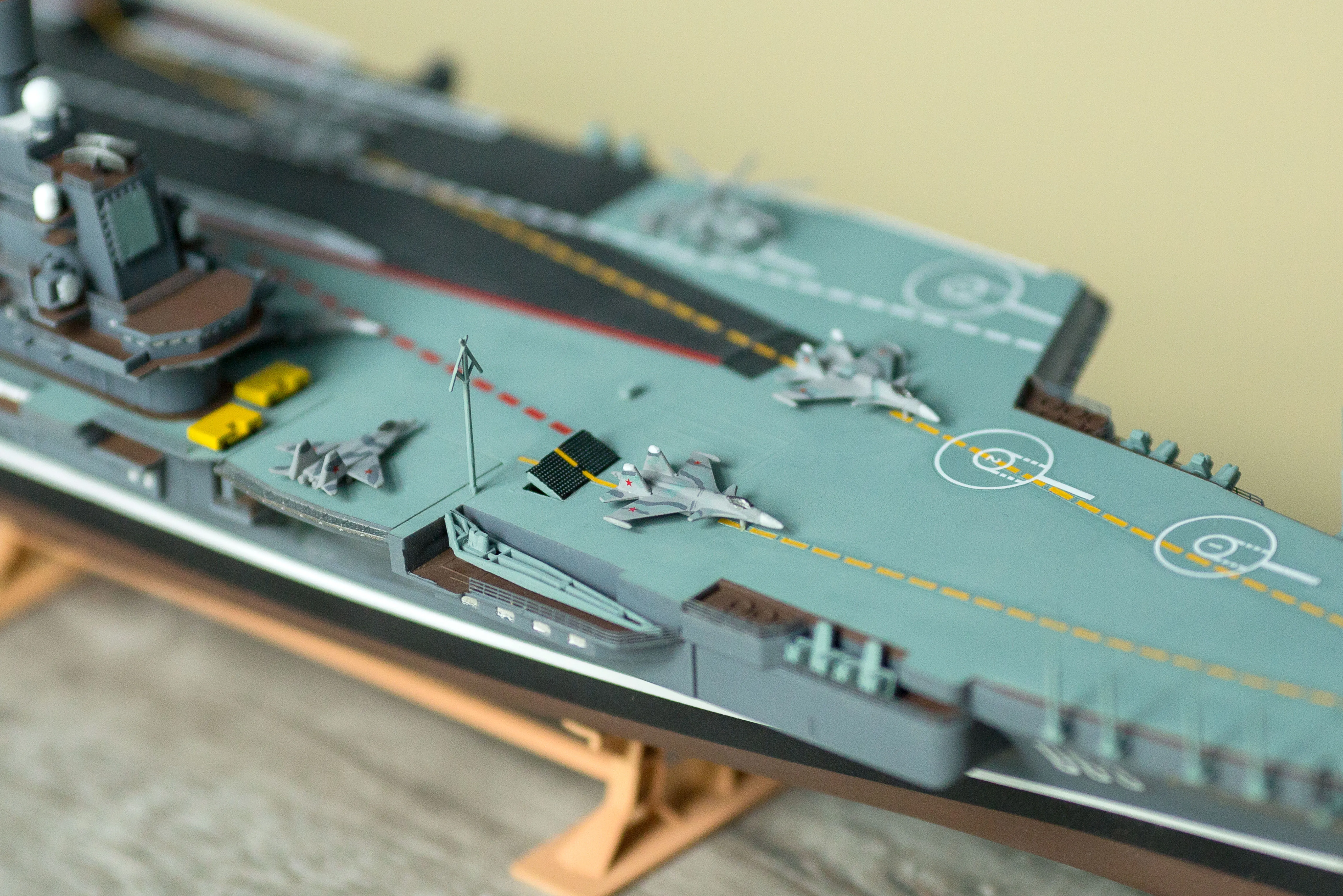 Модель корабля Авианесущий крейсер "Адмирал Кузнецов" - Верфь на Столе