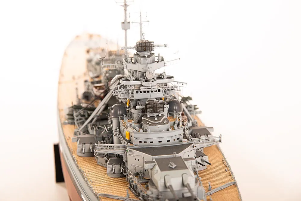 Линкор Bismarck (Бисмарк) + (Стартовый набор инструментов) Линкор Bismarck (Бисмарк) + (Стартовый набор инструментов)