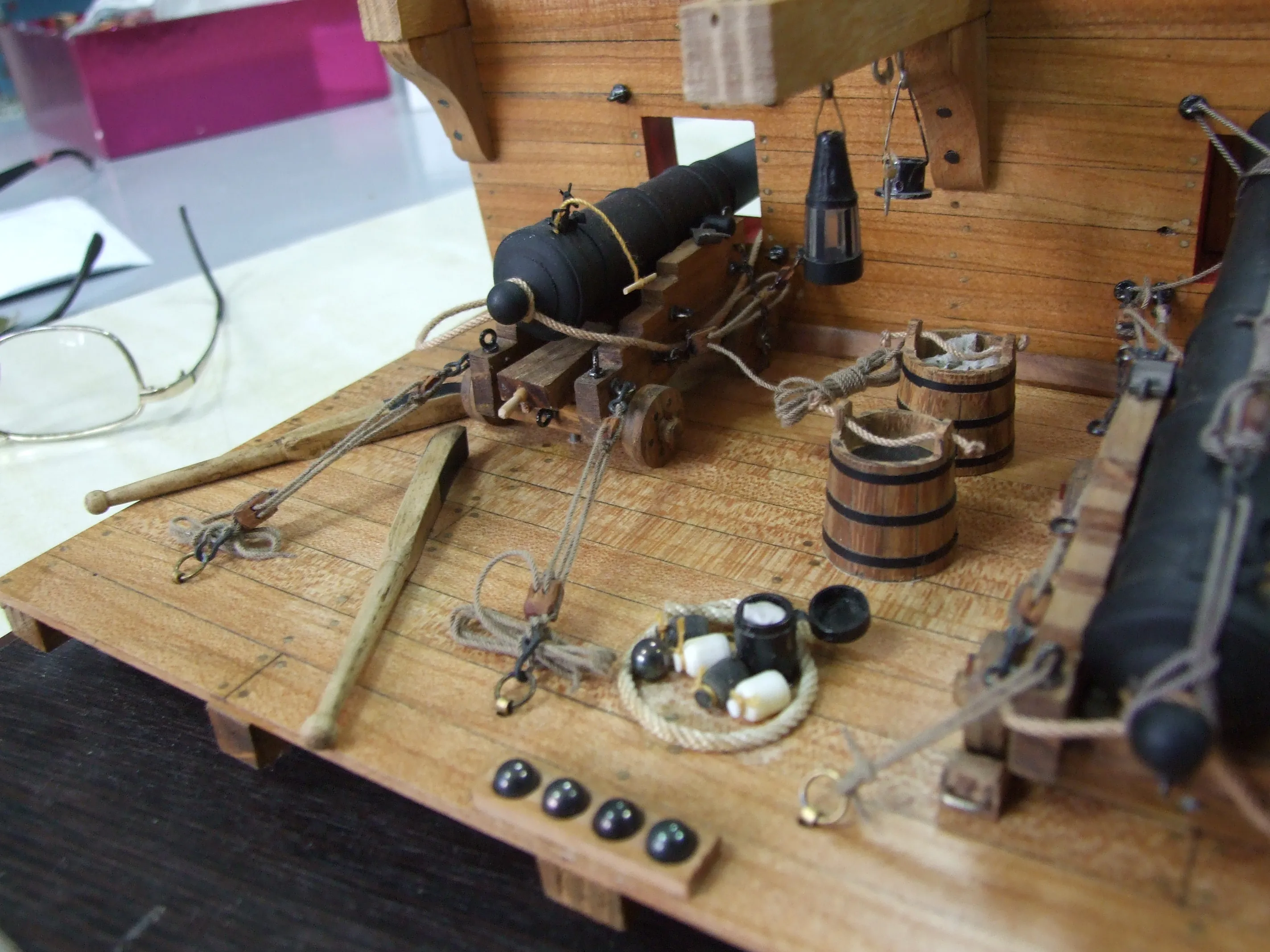 Модель корабля Фрагмент батарейной палубы английского фрегата «Пандора» - Верфь на Столе