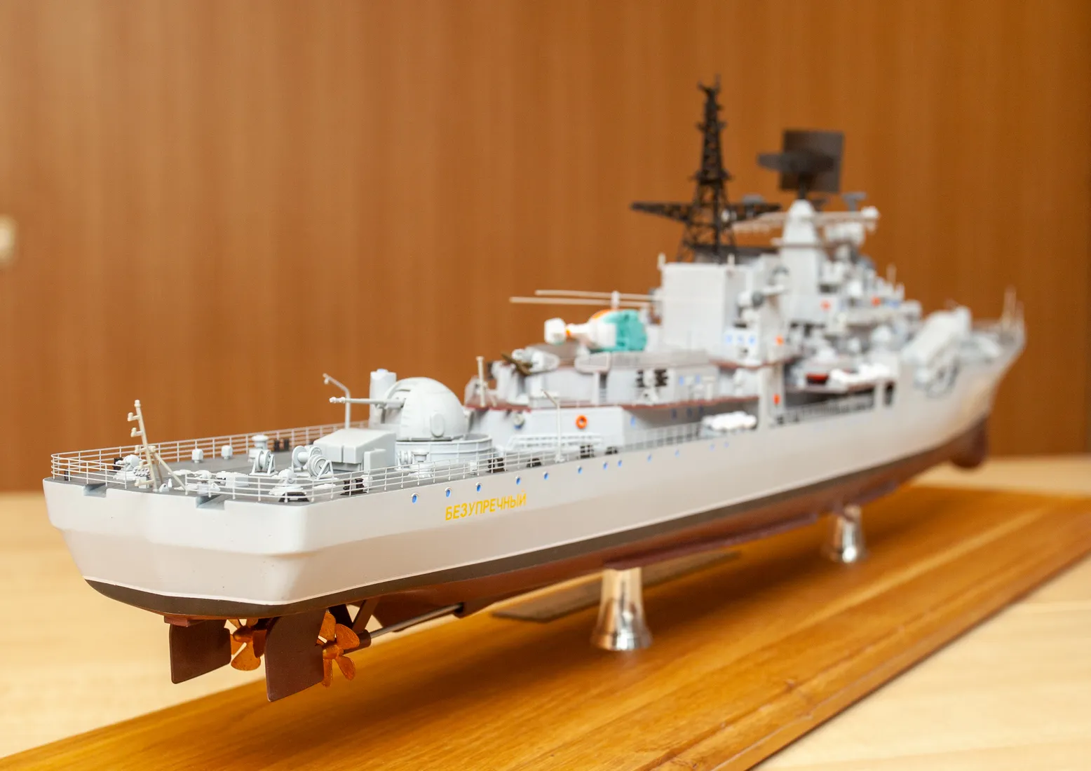 Модель корабля Эсминец проект 956 «Безупречный» 1989 г. СССР - Верфь на Столе