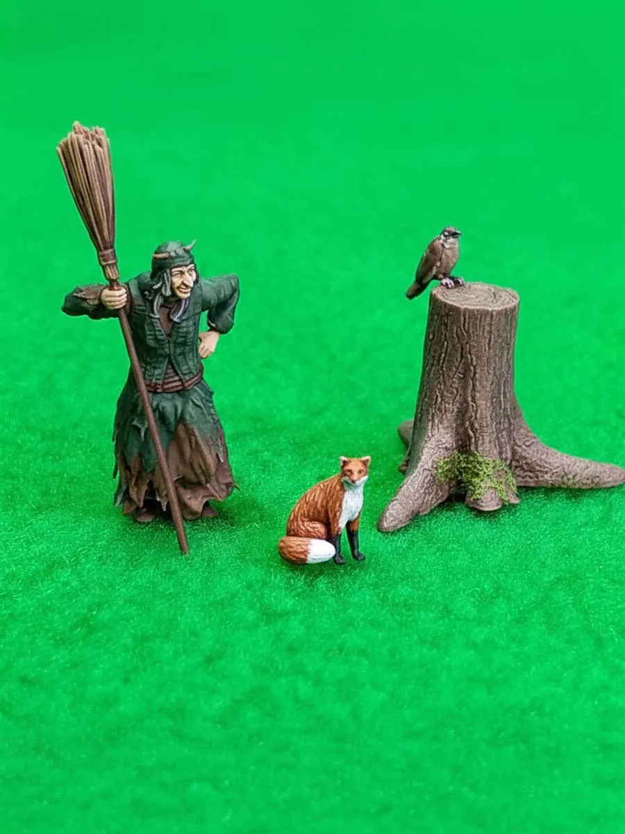 Фигурка Баба-Яга с метлой масштаб 1:72 Фигурка Баба-Яга с метлой масштаб 1:72