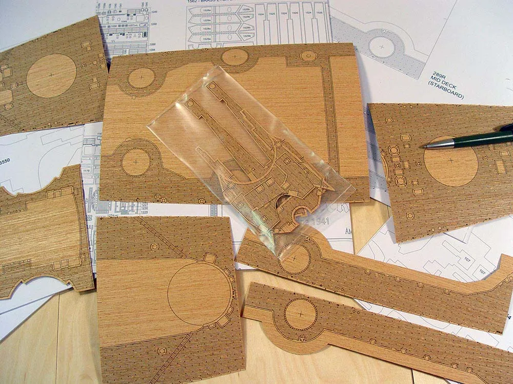 Линкор Bismarck (Бисмарк) + (Полный набор инструментов, клея, краски и грунтовка)