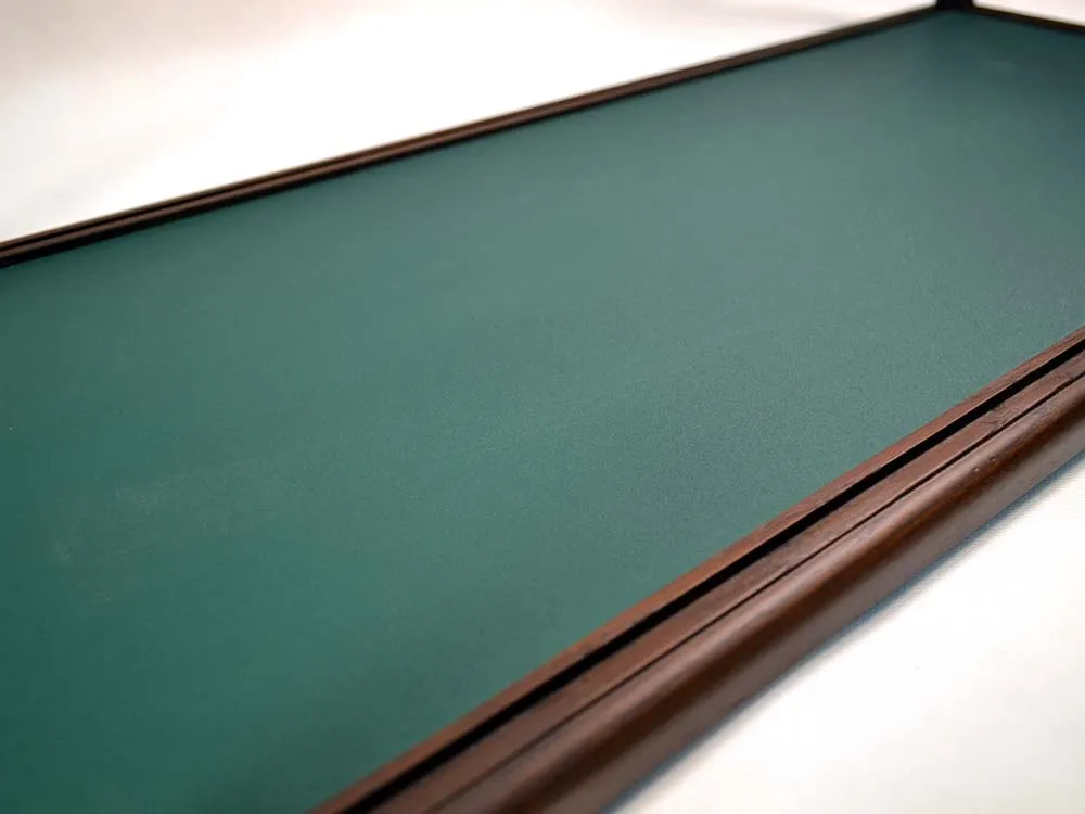 Витрина для модели, ясень, размеры 700 х 280 х 500 мм Витрина для модели, ясень, размеры 700 х 280 х 500 мм