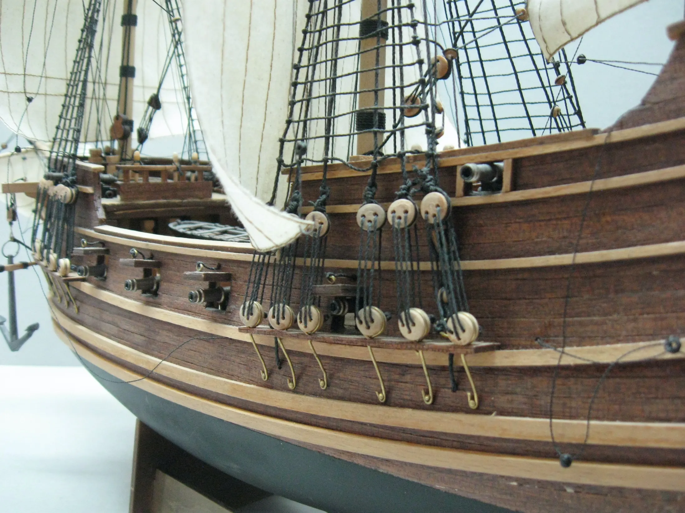 Модель корабля Галеон Золотая Лань - Верфь на Столе