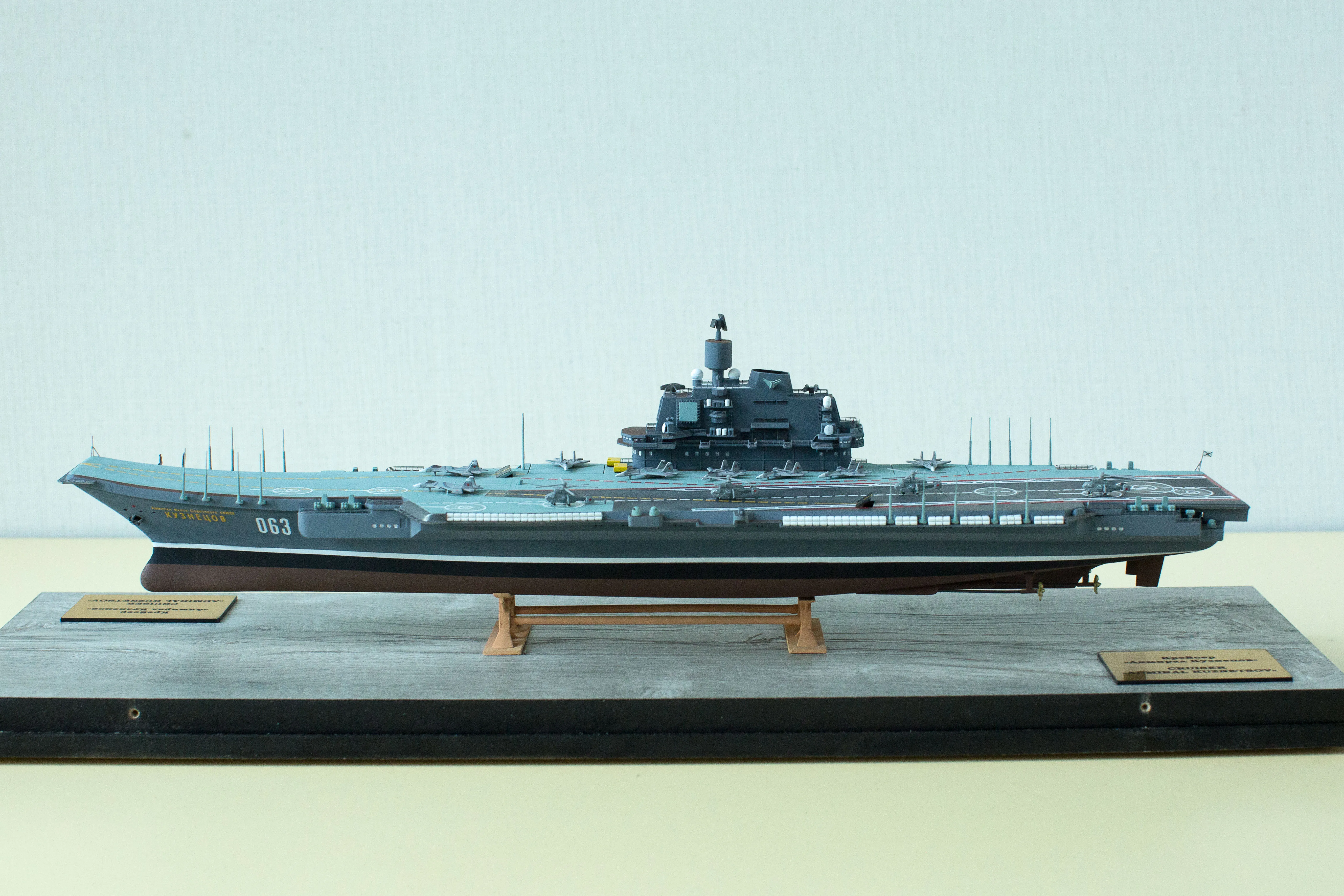 Модель корабля Авианесущий крейсер "Адмирал Кузнецов" - Верфь на Столе