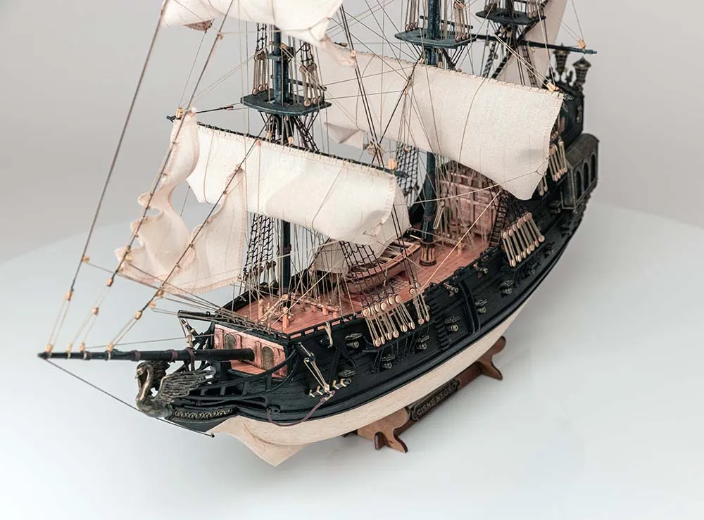 Black Swan, пиратский корабль + (Полный набор инструментов, клея и краски)