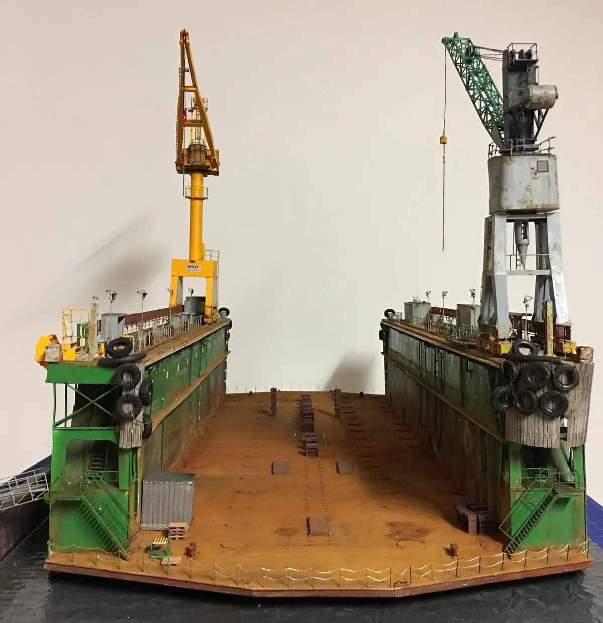 Модель корабля Drydock Lloyd ship yard - Верфь на Столе