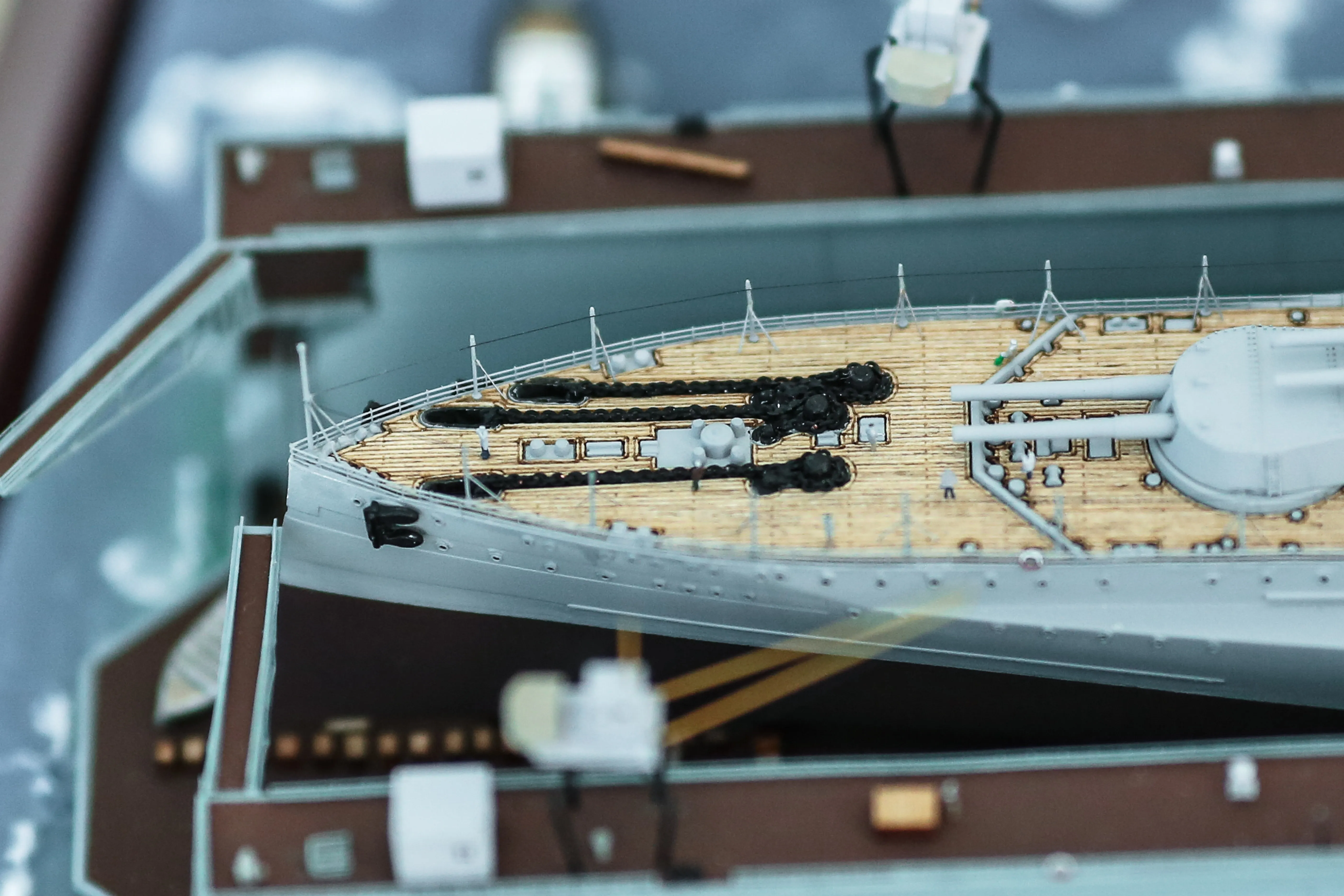 Модель корабля Линкор "Квин Элизабет" в доке - Верфь на Столе