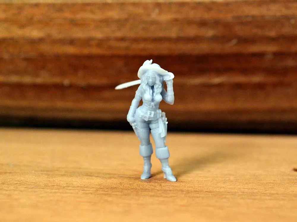 Фигурка пиратки, 26 мм