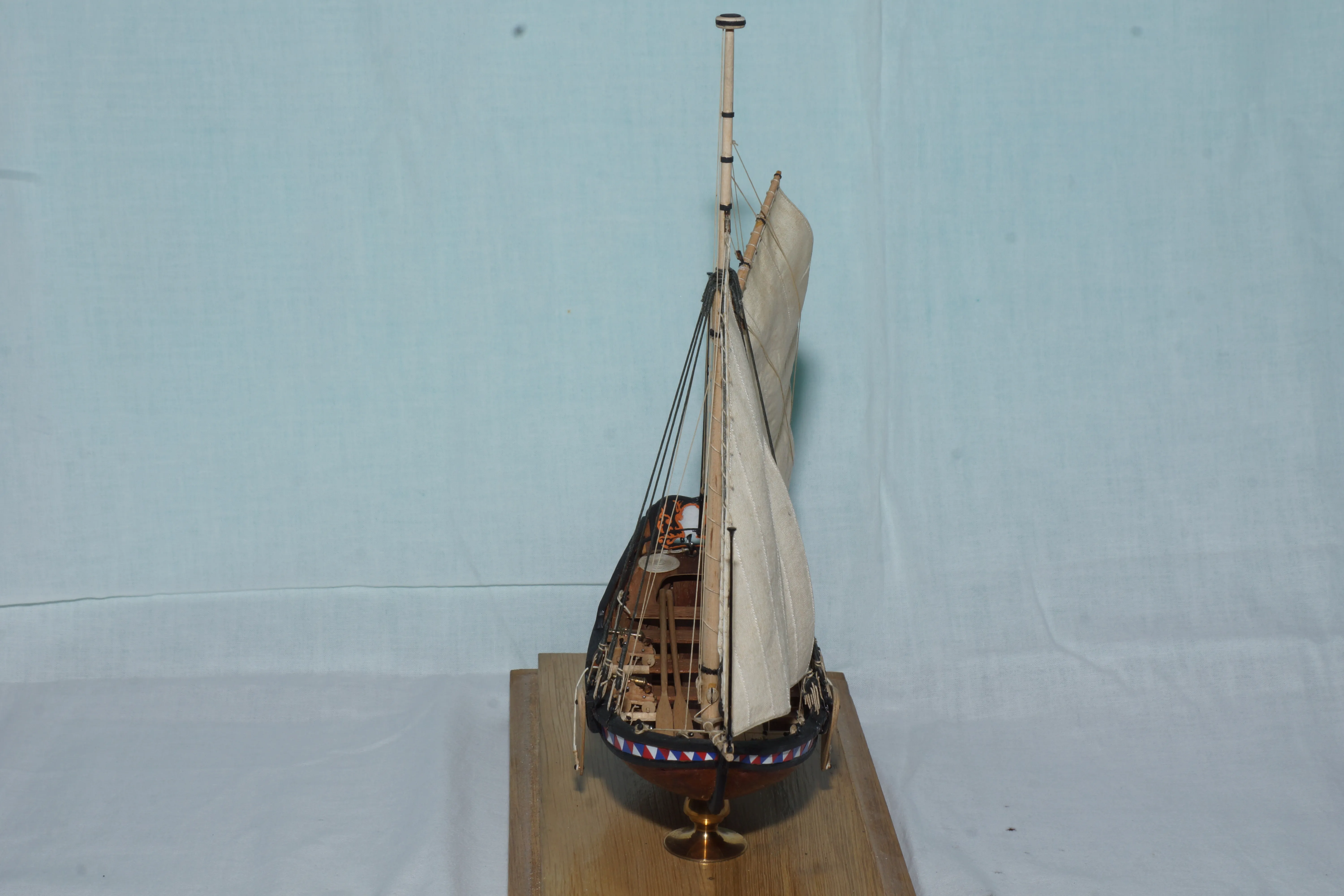 Модель корабля Ботик Петра Первого - Верфь на Столе