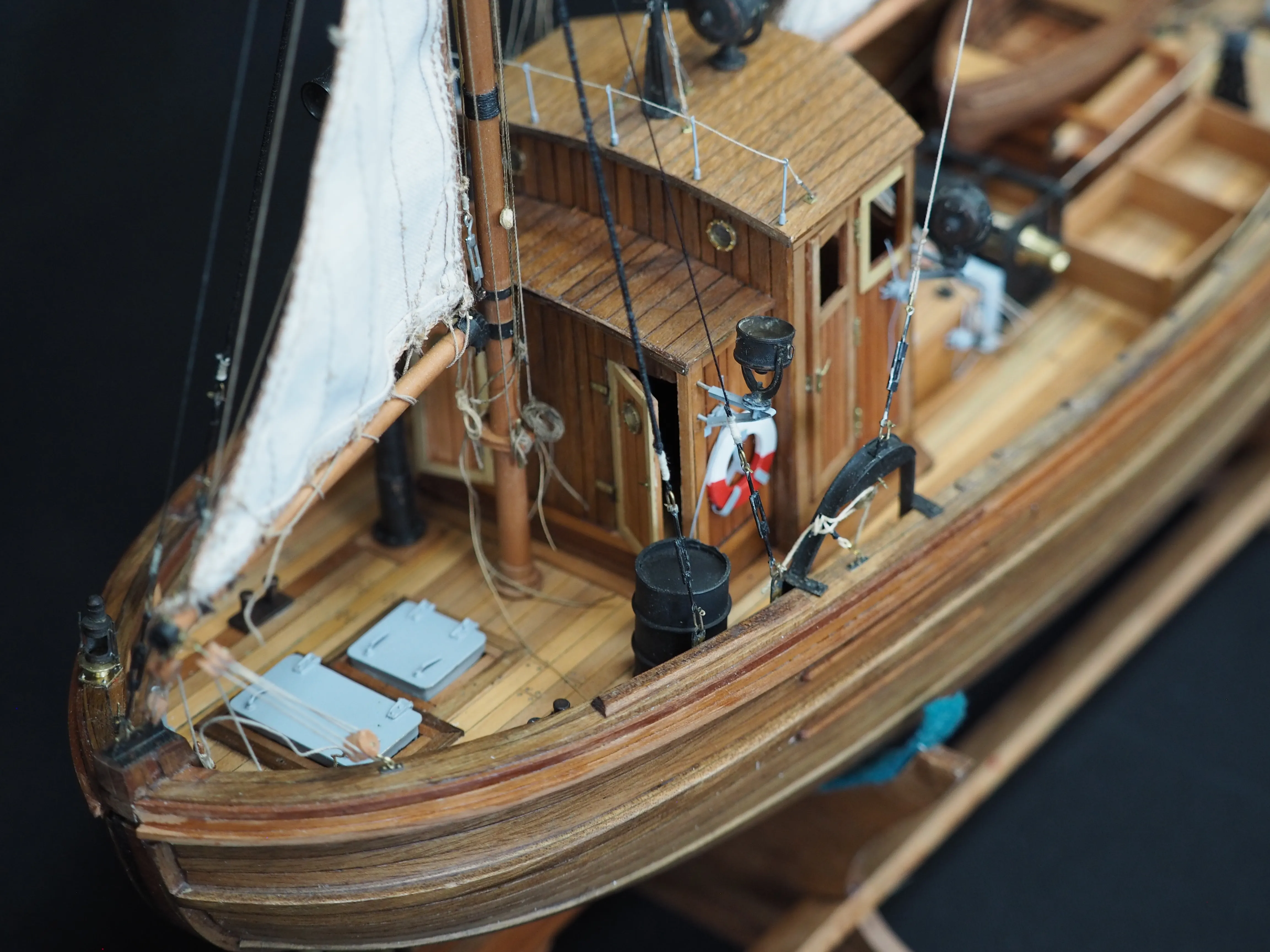 Модель корабля 17 метровый траловый рыболовный бот ГДР - Верфь на Столе