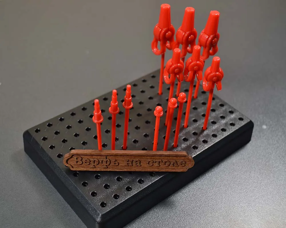 Подставка с держателями для окрашиваемых деталей (4 вида держателей в комплекте)