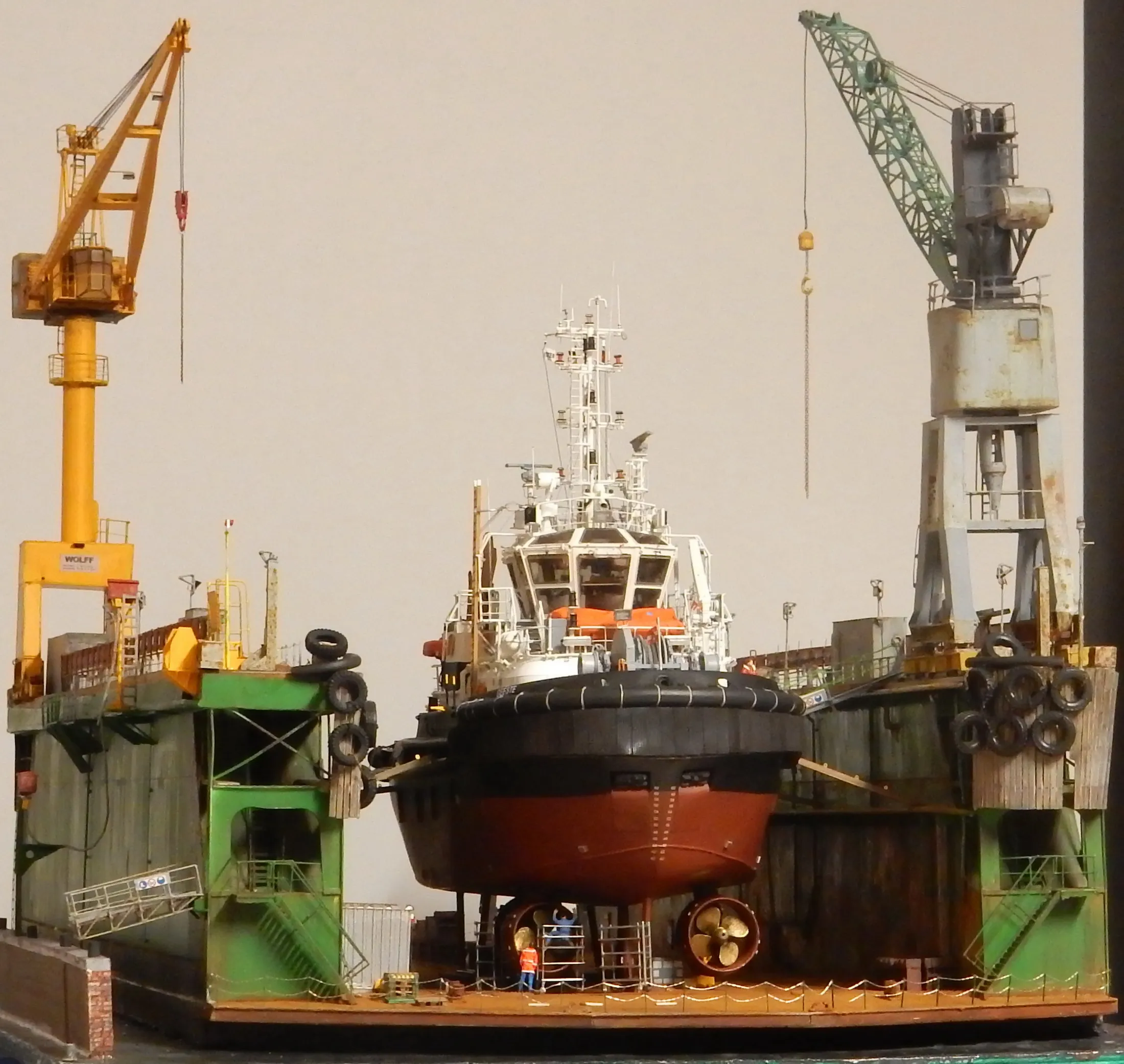 Модель корабля Drydock Lloyd ship yard - Верфь на Столе