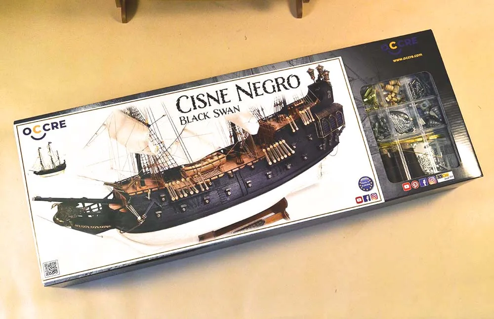 Black Swan, пиратский корабль + (Полный набор инструментов, клея и краски)