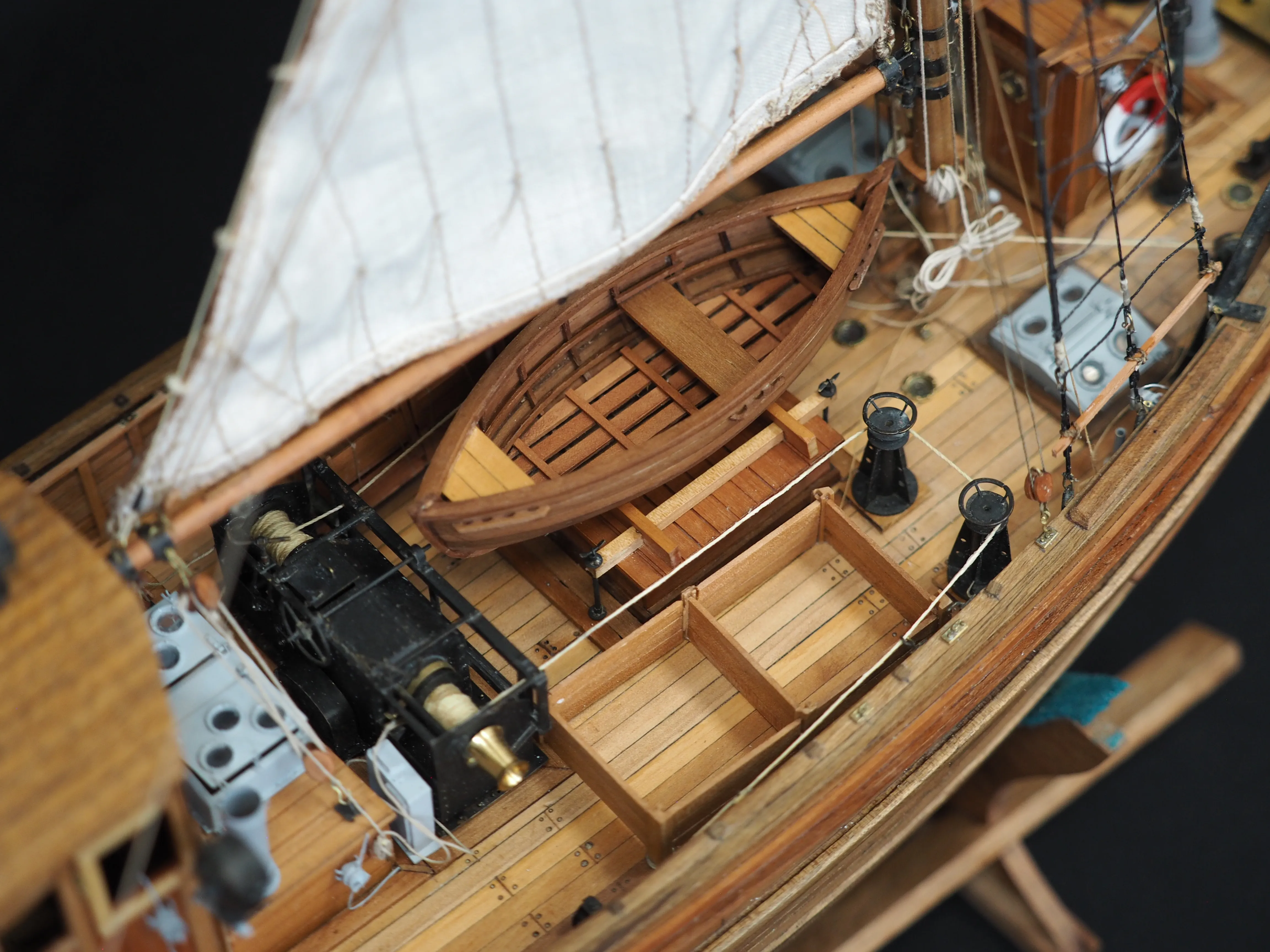 Модель корабля 17 метровый траловый рыболовный бот ГДР - Верфь на Столе