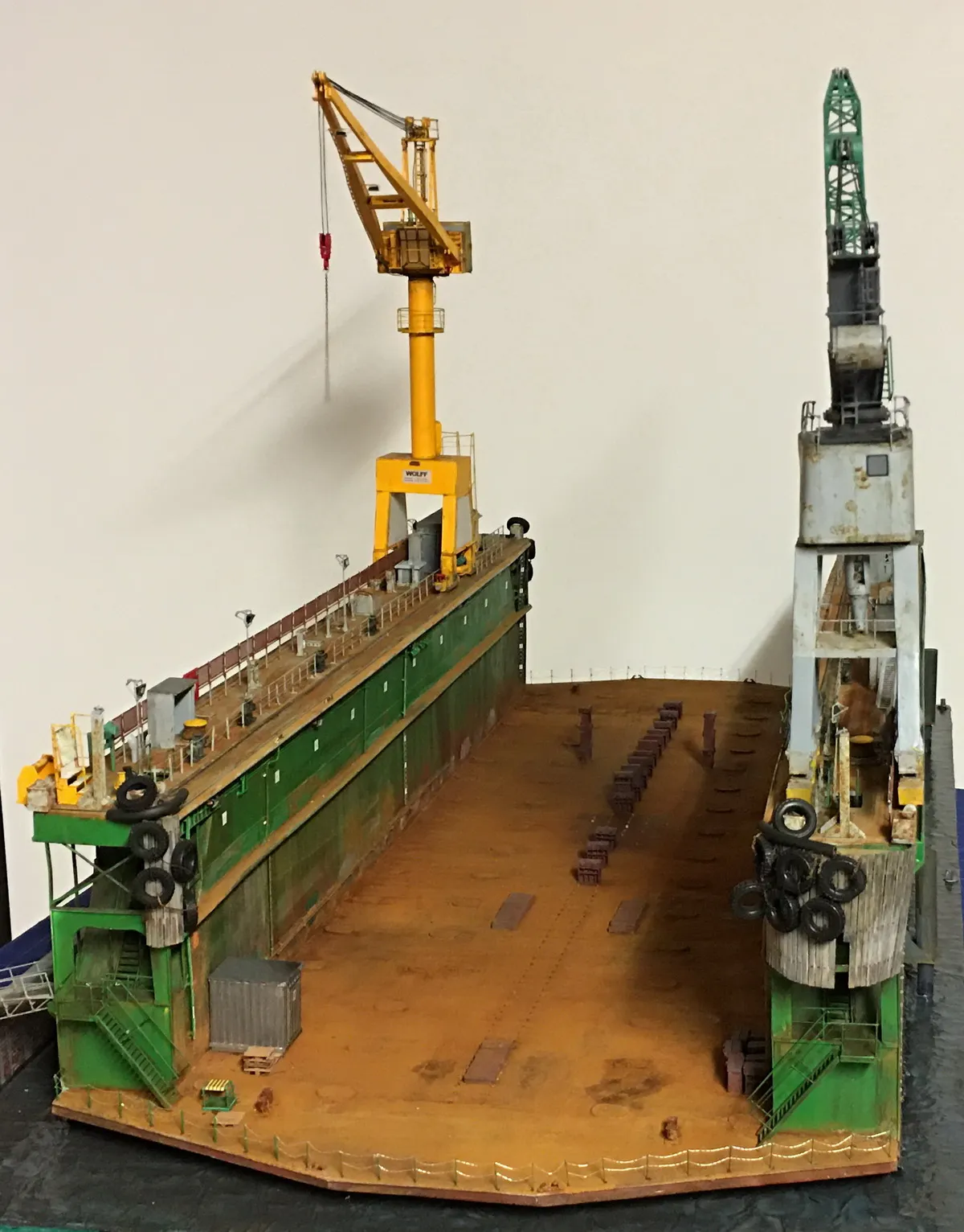 Модель корабля Drydock Lloyd ship yard - Верфь на Столе