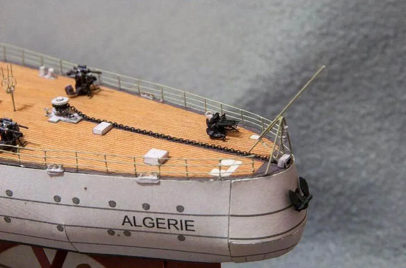 Модель из картона крейсер "Algerie" Модель из картона крейсер "Algerie"