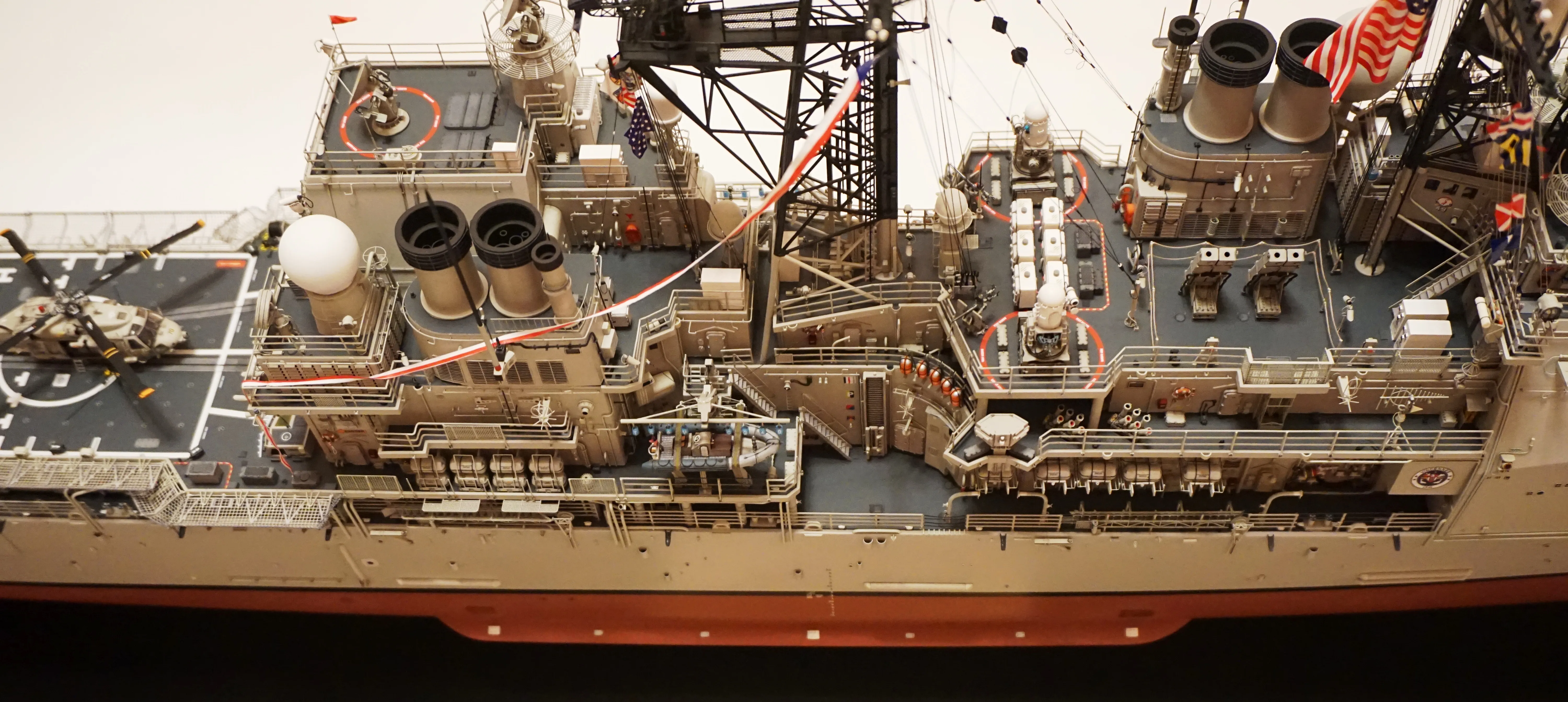 Модель корабля USS Vincennes (CG-49) - Верфь на Столе