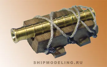 Испанская пушка на станке, латунь и дерево, 30 мм