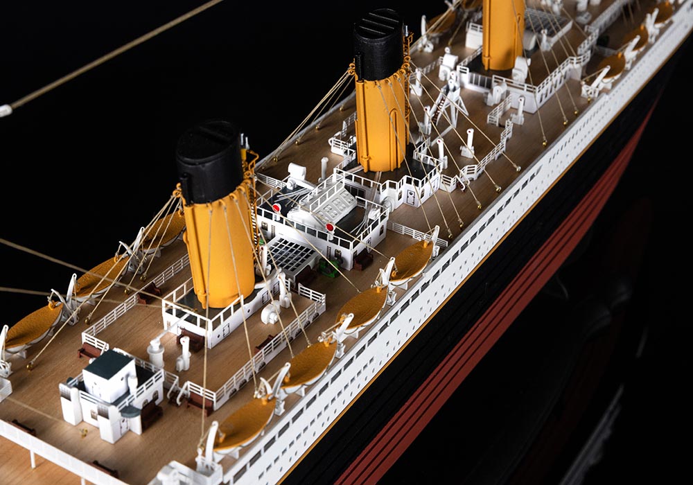 RMS TITANIC (Титаник) + (Полный набор инструментов, клея и краски) RMS TITANIC (Титаник) + (Полный набор инструментов, клея и краски)