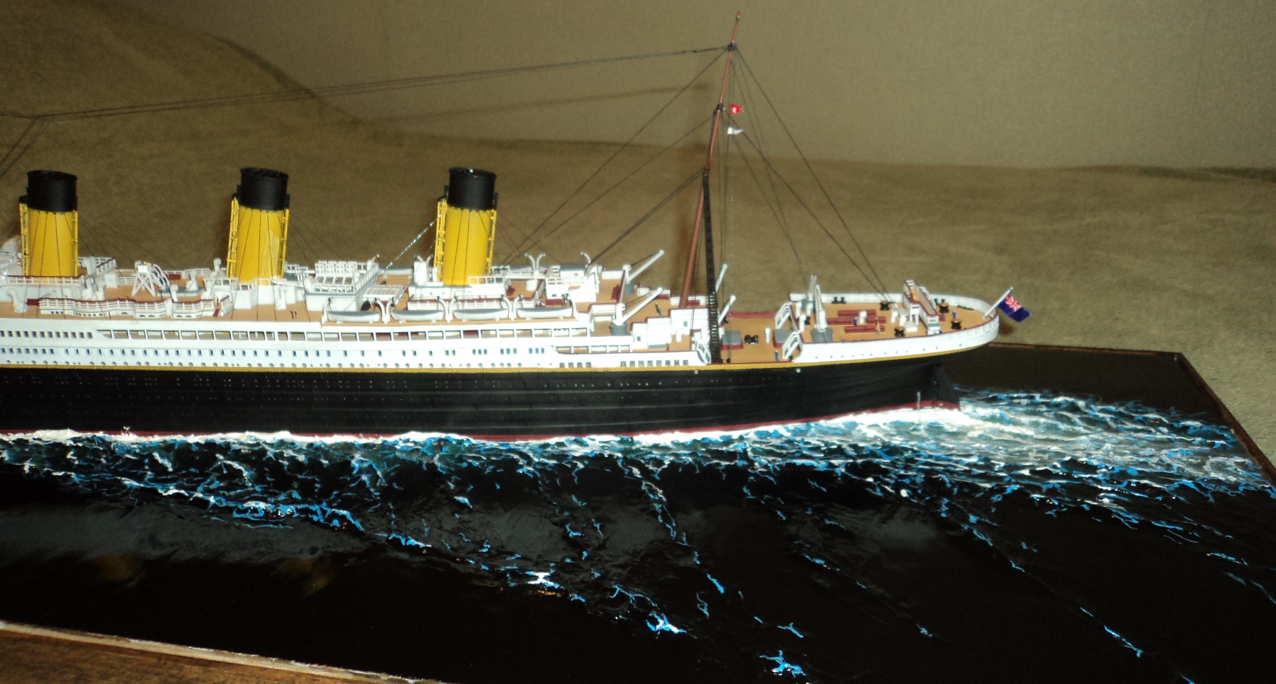 Титаник из бумаги британик. Британик модель 3д принтер. Британик модель из бумаги. Британик модель из бумаги. Титаник паперкрафт.