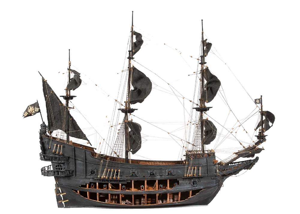 модель корабля своими руками Flying Dutchman (Летучий Голландец) с подсветкой и основанием модель корабля своими руками Flying Dutchman (Летучий Голландец) с подсветкой и основанием