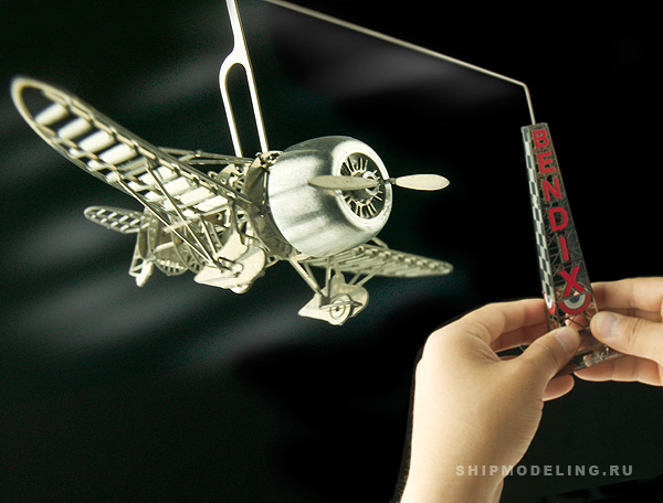 Гоночный самолёт Gee Bee Racer R-1 Движущийся Гоночный самолёт Gee Bee Racer R-1 Движущийся