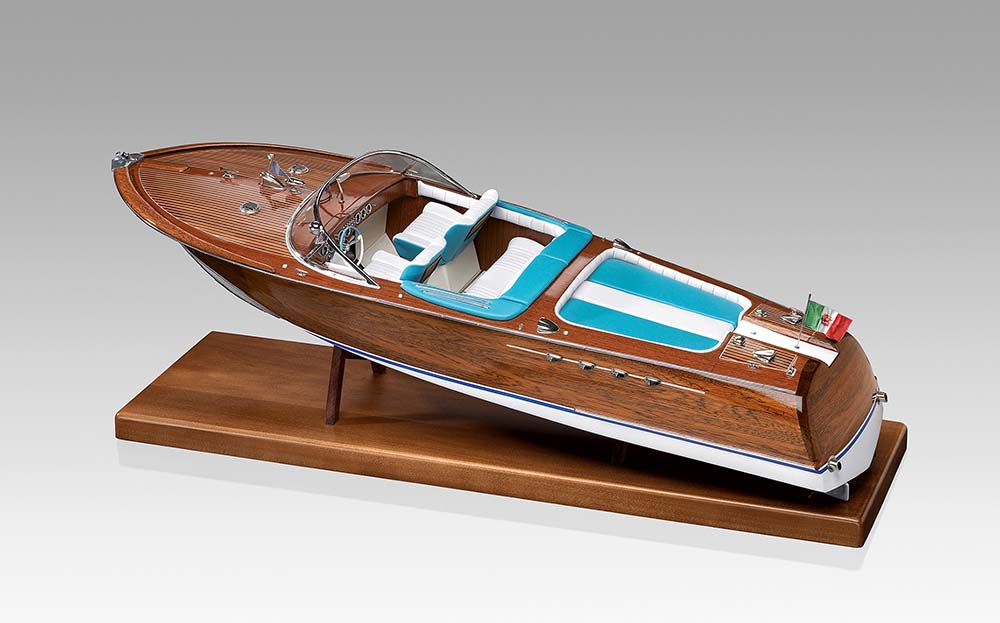 Сборная модель моторной лодки Riva Aquarama 1970 Сборная модель моторной лодки Riva Aquarama 1970