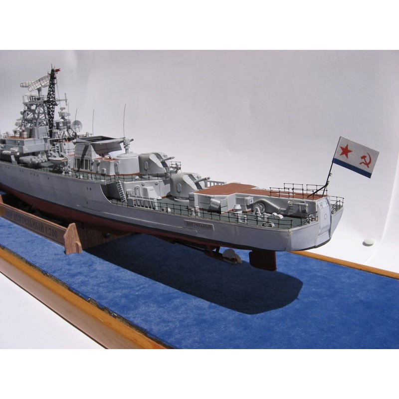 Модель из картона сторожевой корабль проекта 1135 "Деятельный", СССР 1975 г Модель из картона сторожевой корабль проекта 1135 "Деятельный", СССР 1975 г