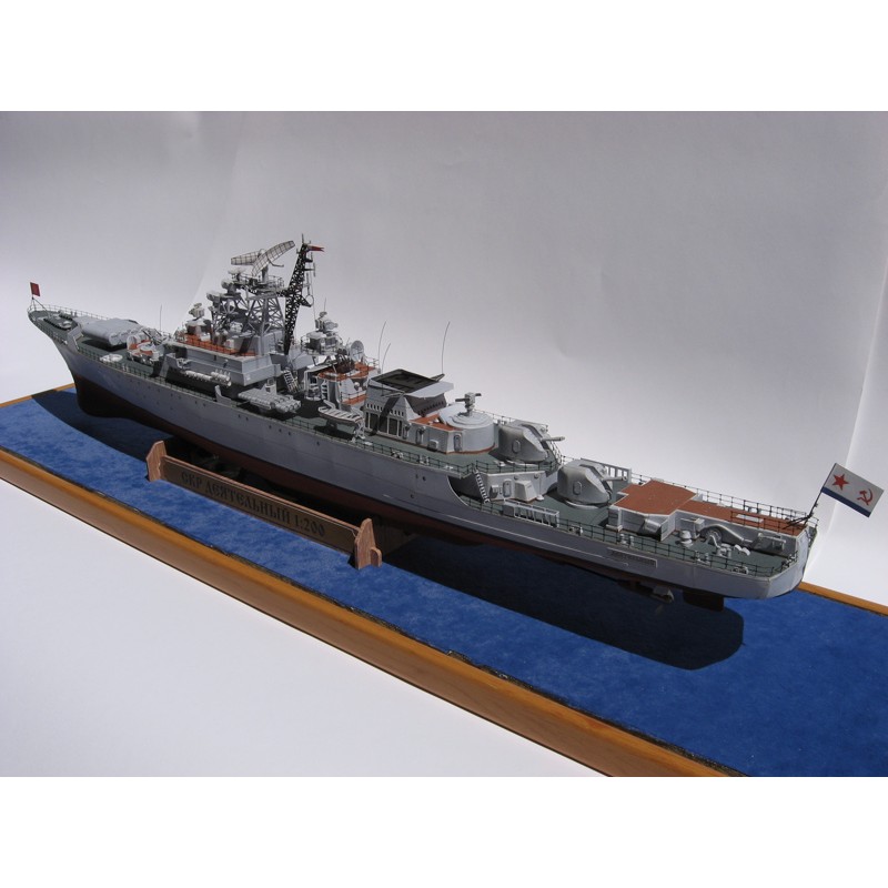 Модель из картона сторожевой корабль проекта 1135 "Деятельный", СССР 1975 г Модель из картона сторожевой корабль проекта 1135 "Деятельный", СССР 1975 г