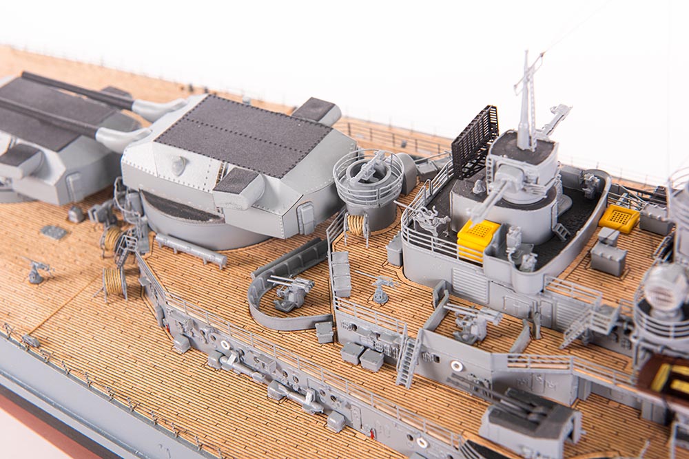 Линкор Bismarck (Бисмарк) + (Полный набор инструментов, клея, краски и грунтовка) Линкор Bismarck (Бисмарк) + (Полный набор инструментов, клея, краски и грунтовка)