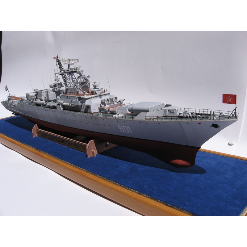 Модель из картона сторожевой корабль проекта 1135 "Деятельный", СССР 1975 г Модель из картона сторожевой корабль проекта 1135 "Деятельный", СССР 1975 г