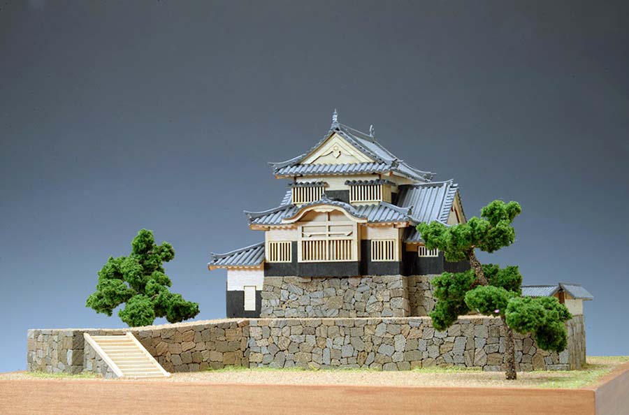 Замок Matsuyama + (Стартовый набор инструментов) Замок Matsuyama + (Стартовый набор инструментов)