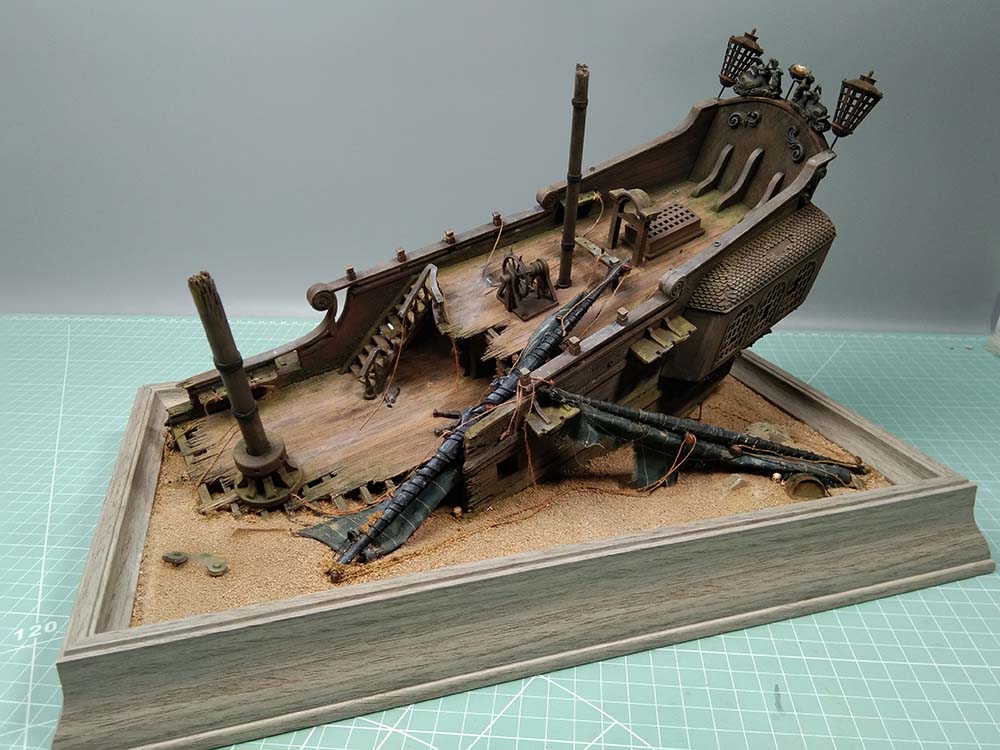 модель корабля для сборки Black Pearl (Черная жемчужина) на дне модель корабля для сборки Black Pearl (Черная жемчужина) на дне