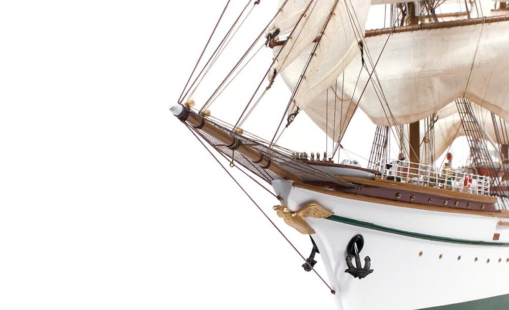 Барк Товарищ (Gorch Fock) + (Полный набор инструментов, клея и краски) Барк Товарищ (Gorch Fock) + (Полный набор инструментов, клея и краски)