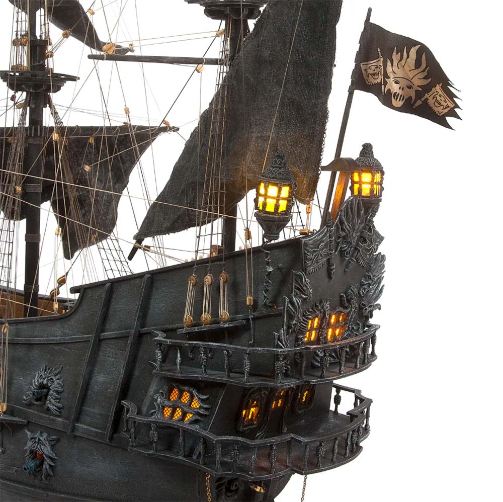модель корабля своими руками Flying Dutchman (Летучий Голландец) с подсветкой и основанием модель корабля своими руками Flying Dutchman (Летучий Голландец) с подсветкой и основанием