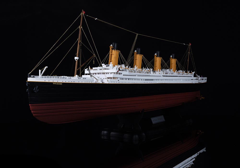 RMS TITANIC (Титаник) + (Полный набор инструментов, клея и краски) RMS TITANIC (Титаник) + (Полный набор инструментов, клея и краски)