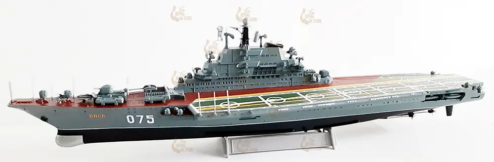 Модель из бумаги ТАК "Киев", СССР, 1975 год Модель из бумаги ТАК "Киев", СССР, 1975 год