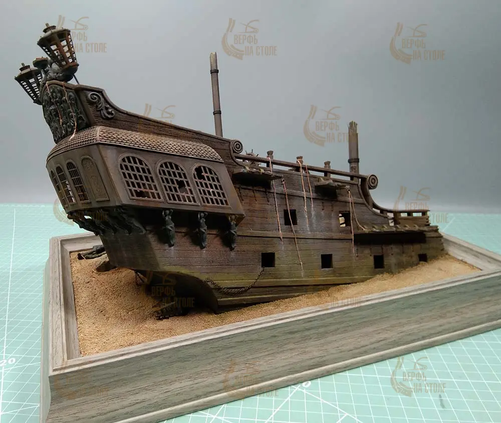 модель корабля для сборки Black Pearl (Черная жемчужина) на дне модель корабля для сборки Black Pearl (Черная жемчужина) на дне
