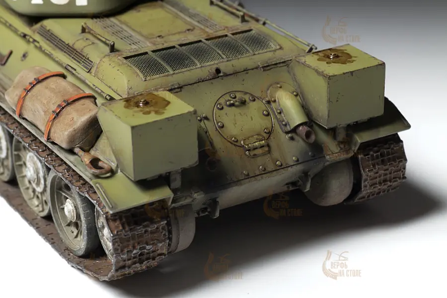 Советский средний танк Т-34/76, обр. 1942 г. подарочный набор Советский средний танк Т-34/76, обр. 1942 г. подарочный набор