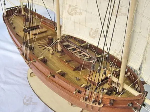 модель корабля для сборки Le Coureur 1776 модель корабля для сборки Le Coureur 1776
