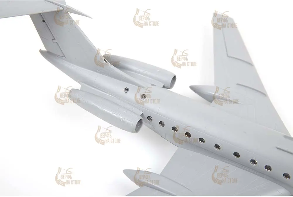 Авиалайнер "Ту-134 А/Б-3" (подарочный набор) Авиалайнер "Ту-134 А/Б-3" (подарочный набор)